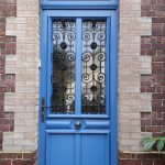 porte sur mesure en bois bleu