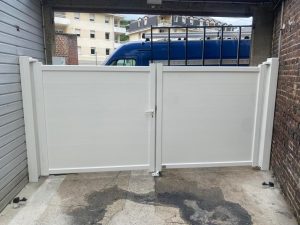 Portail blanc en aluminium